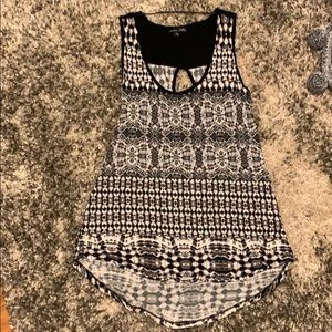 Black and white comfy TaNk ToP!!!